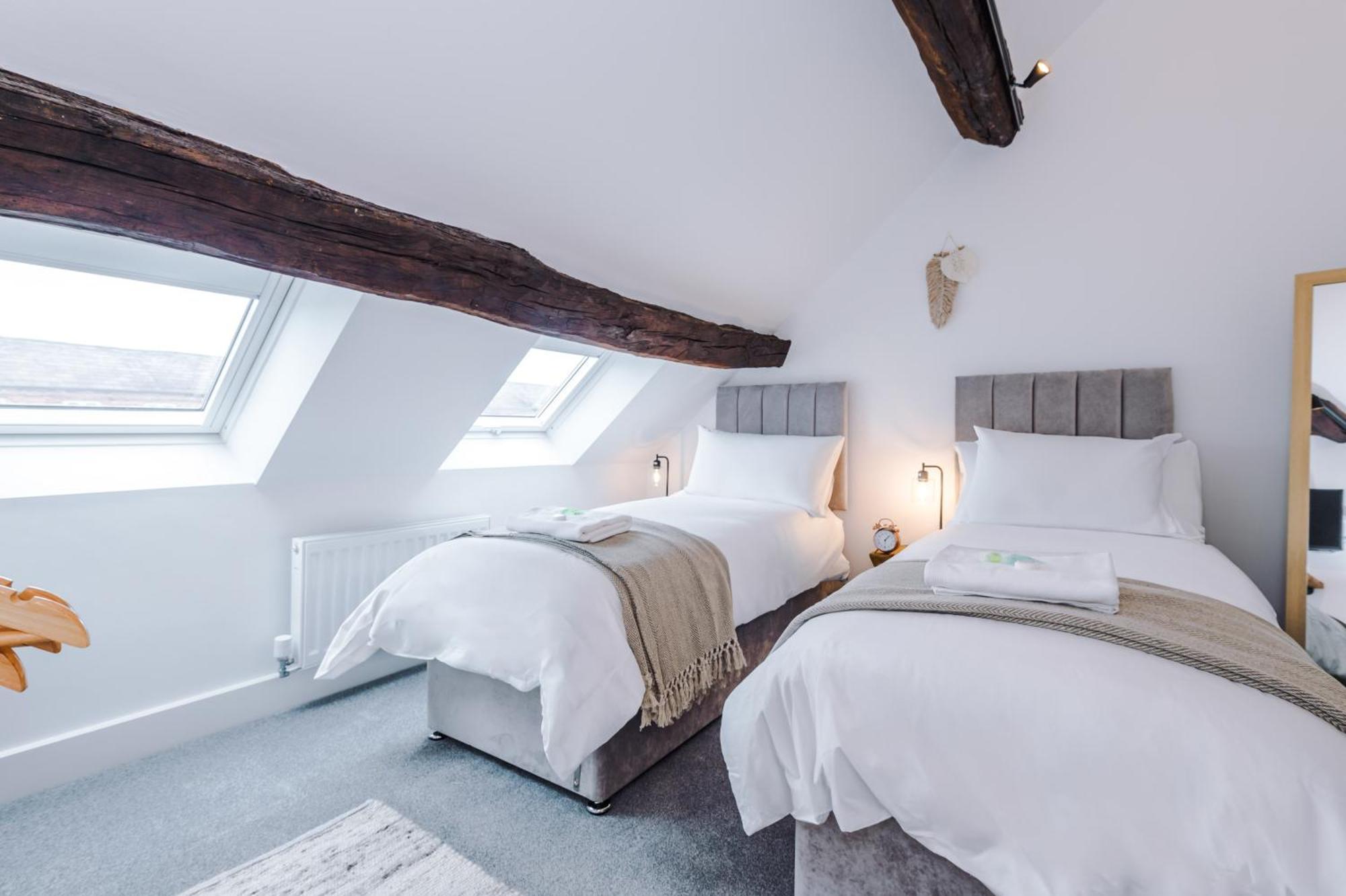 Number 21: A Breathtaking Chester Cottage With Parking Mollington  Exterior photo