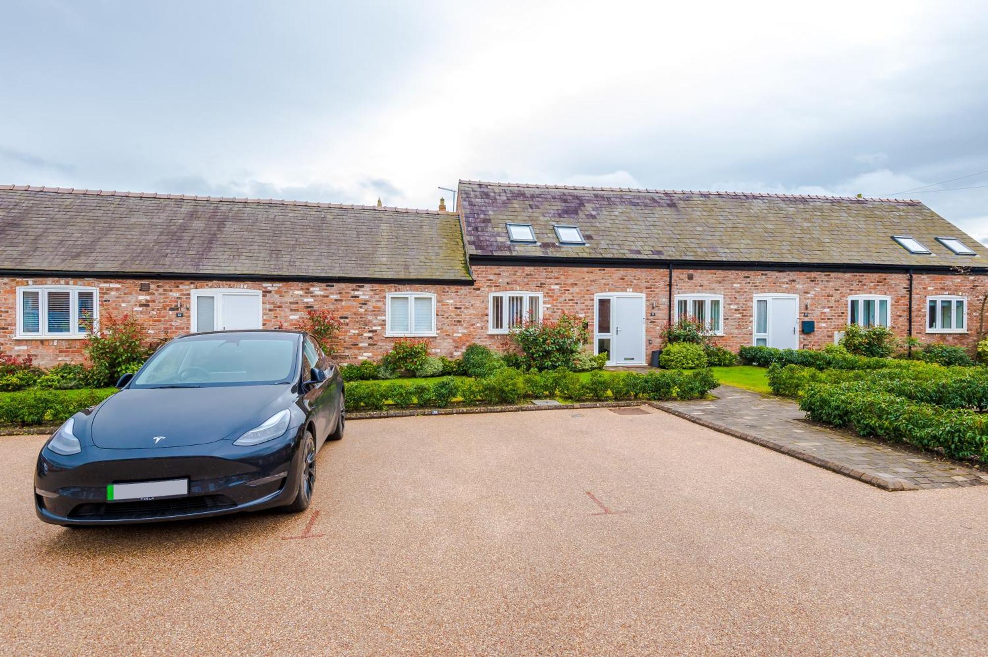 Number 21: A Breathtaking Chester Cottage With Parking Mollington  Exterior photo